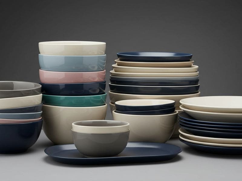 Color-blocked melamine bowls and plates in pastel tones for hotel buffet